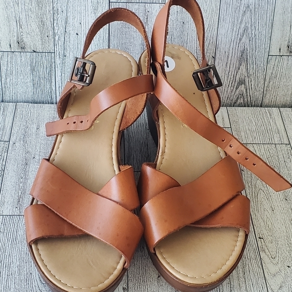 Mariella Italian Leather Platform Strappy Sandals‎ - Women's Size 7.